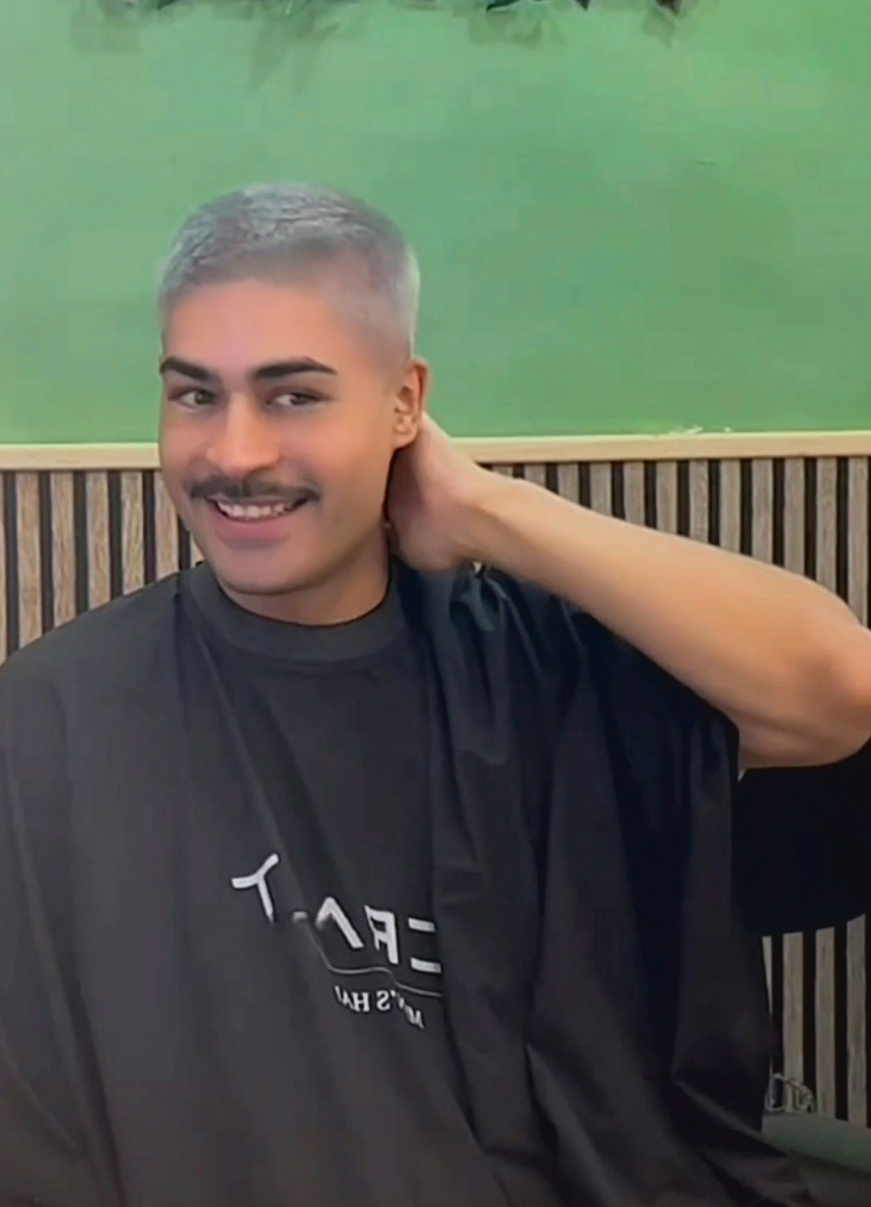 decoloración-pelo-y-color-gris